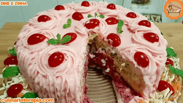 Torta Fria Salgada de Frango Decorada Cor de Rosa