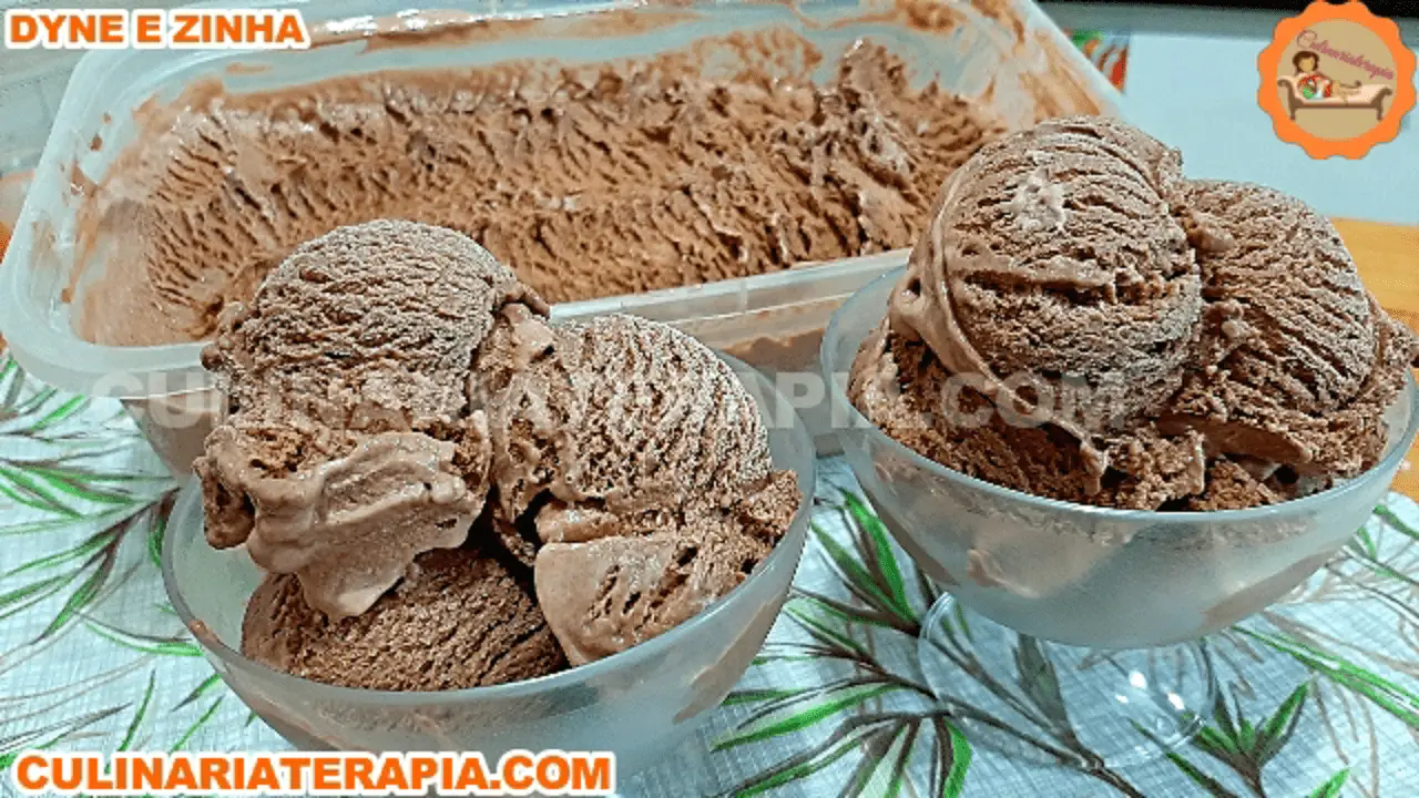 Sorvete Cremoso de Chocolate