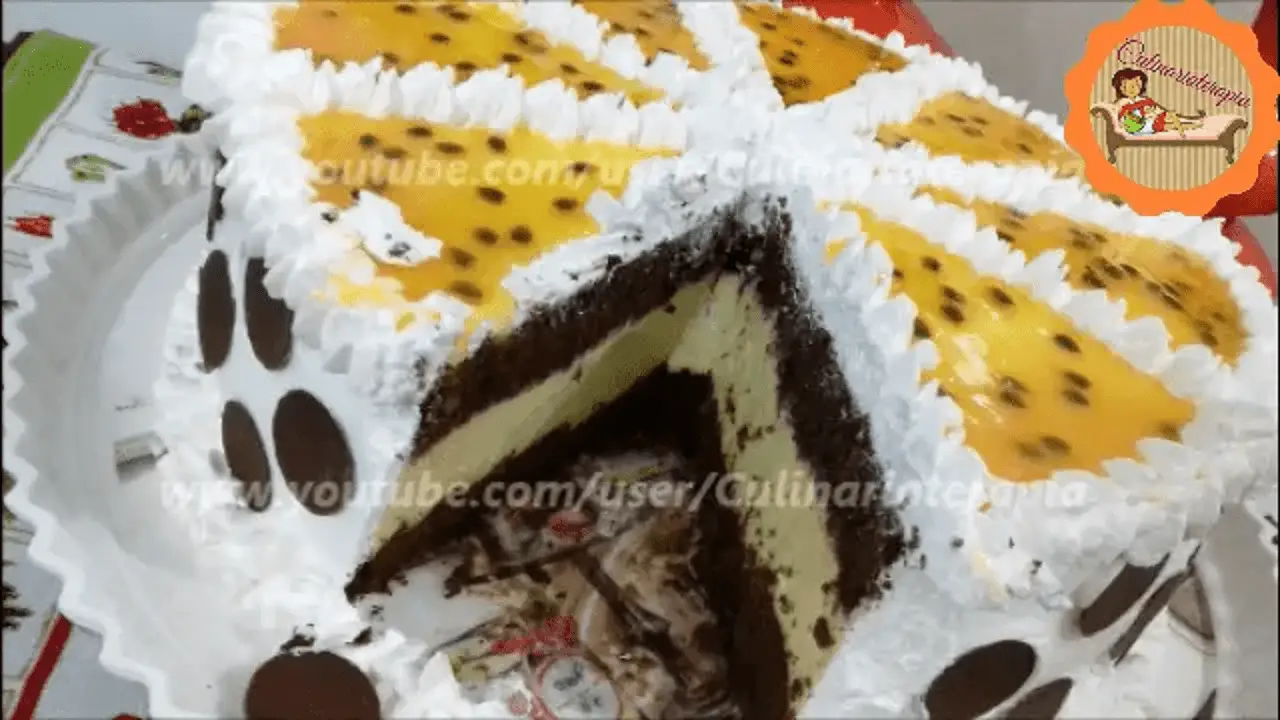 Bolo de Chocolate com Mousse de Maracujá