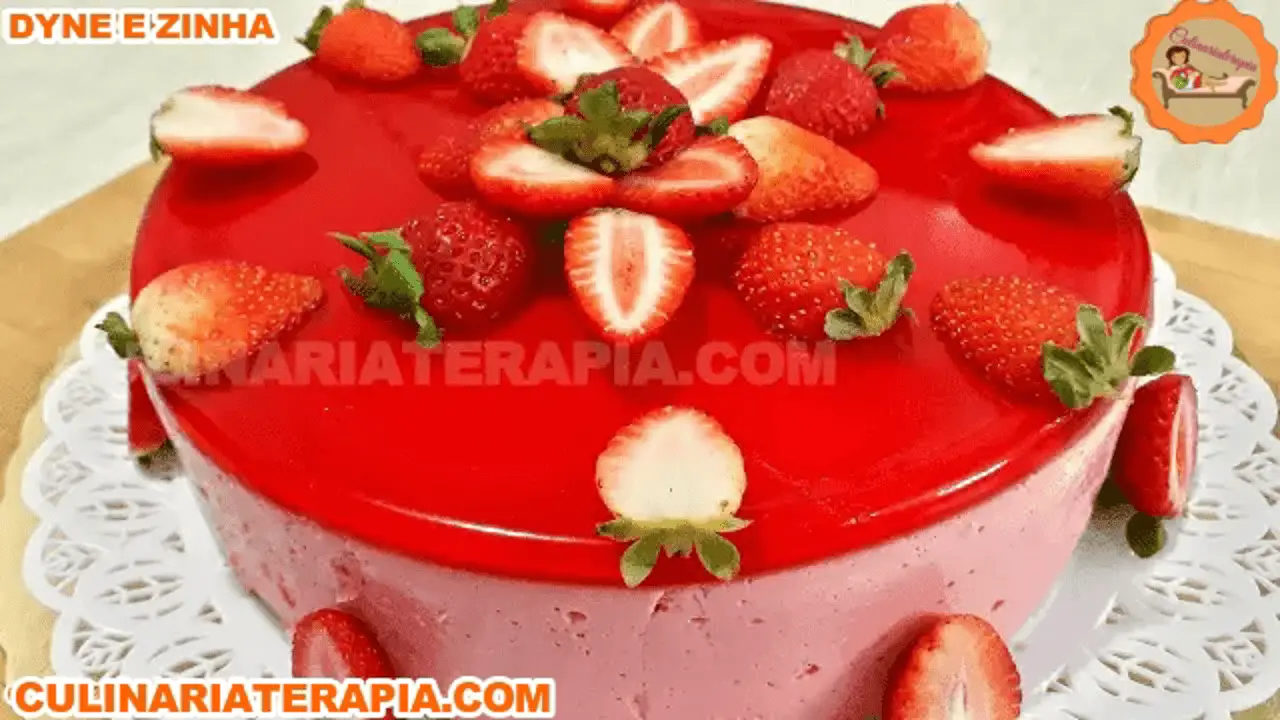 Torta Gelada Mousse de Morango