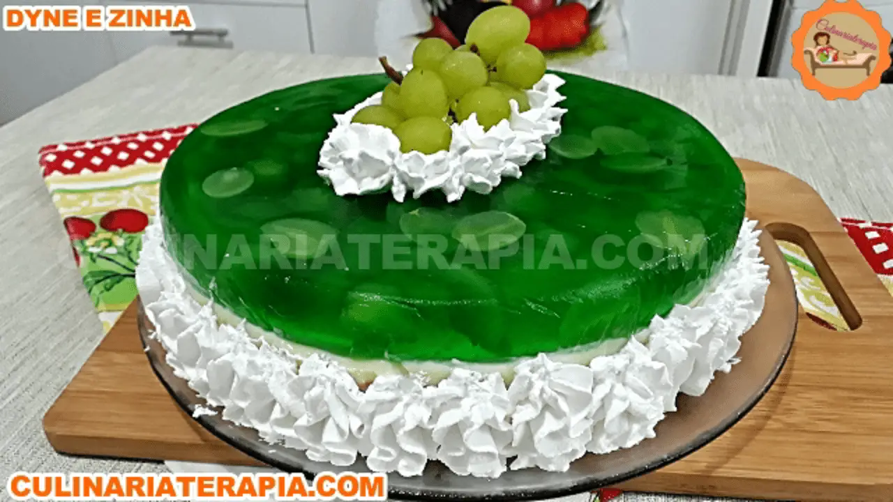 Torta Surpresa de Uva com Gelatina