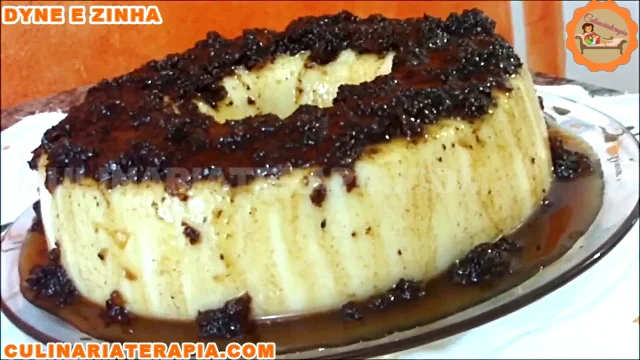 Manjar de Coco com Calda de Uvas Passas
