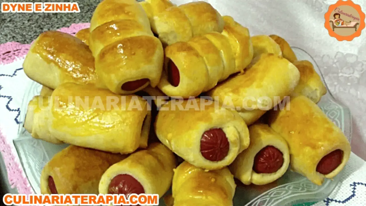 Enroladinho de Salsicha Assado