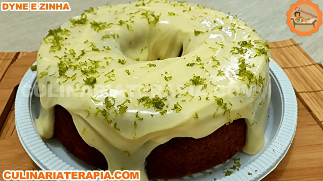 Bolo Fofinho Verde de Limão com Cobertura Cremosa