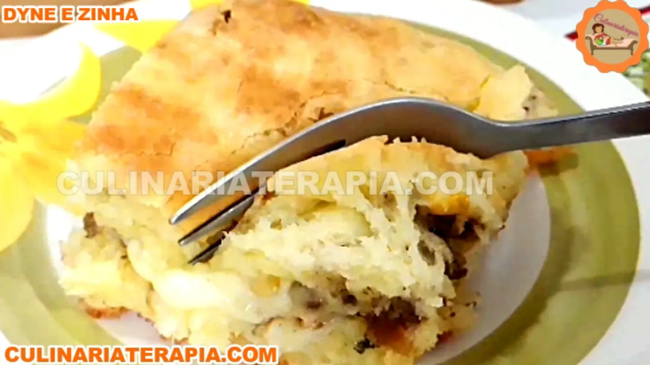 Torta de Pão de Queijo de Liquidificador com Mussarela e Carne